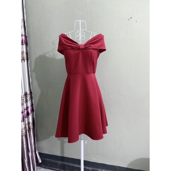 Váy/ đầm dự tiệc trễ vai nơ màu đỏ đô