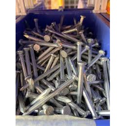 Đinh bê tông màu trắng đóng tường