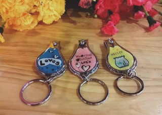 Bấm móng tay ngộ nghĩnh
