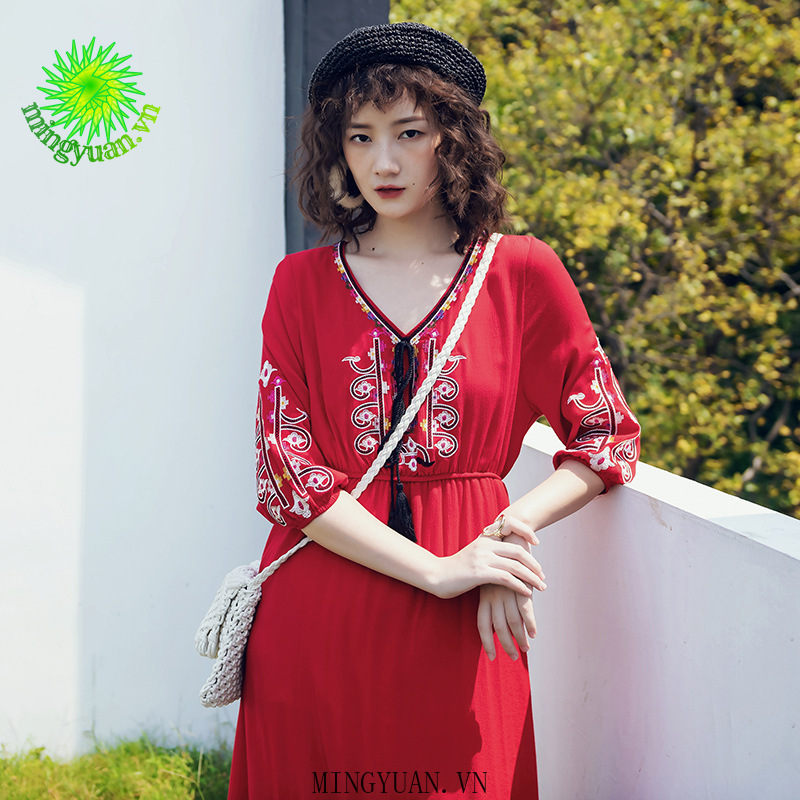 ( Mingyuan ) New sexy V-neck printed dress with personality stitching
