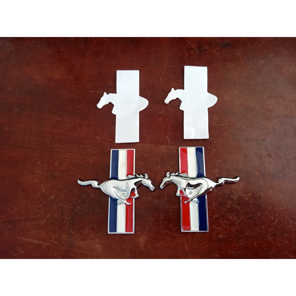 Bộ 2 Tem 3D KIM LOẠI ngựa cờ mini trang trí 2 bên hông thân xe oto.