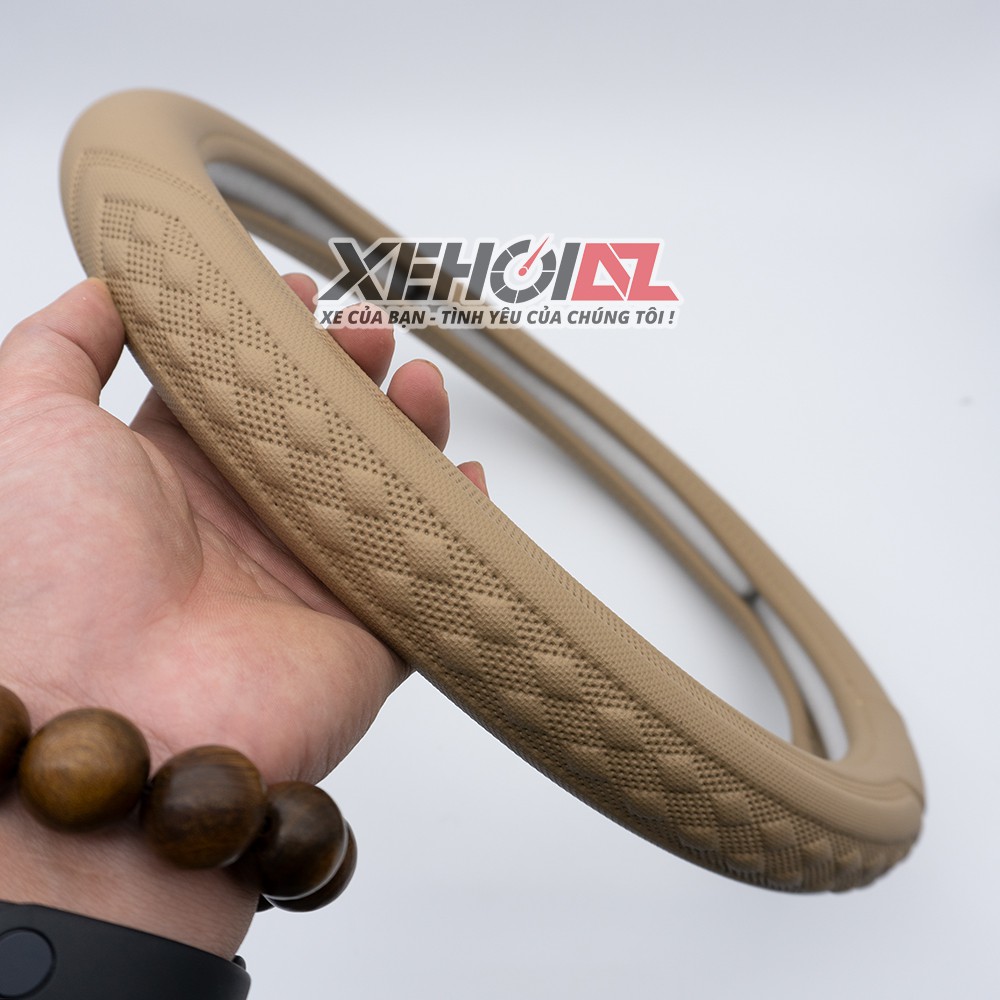 Bọc vô lăng ô tô cao cấp lõi cao su tự nhiên AZ-75 - Họa tiết quả trám