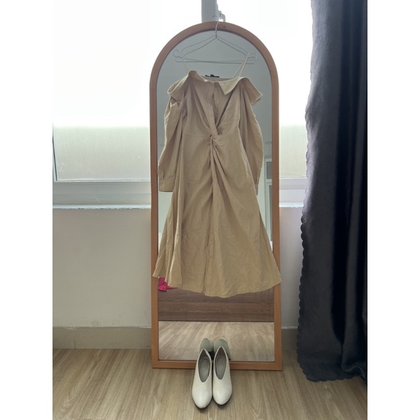 THANH LÝ COCOSIN - Đầm bẹt vai xoắn eo Size S