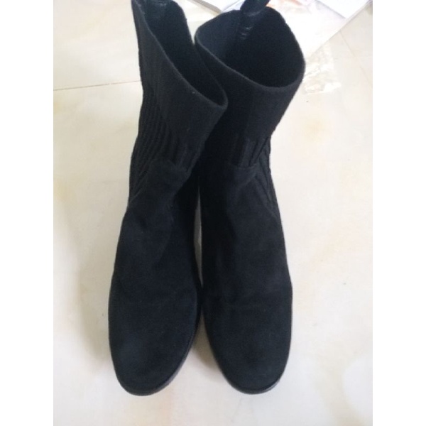 giày bốt sai 37