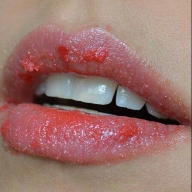 🌷🌷Tẩy tế bào chết cho môi Beauty Treats Sugar lip scrub dạng tuýp. | BigBuy360 - bigbuy360.vn