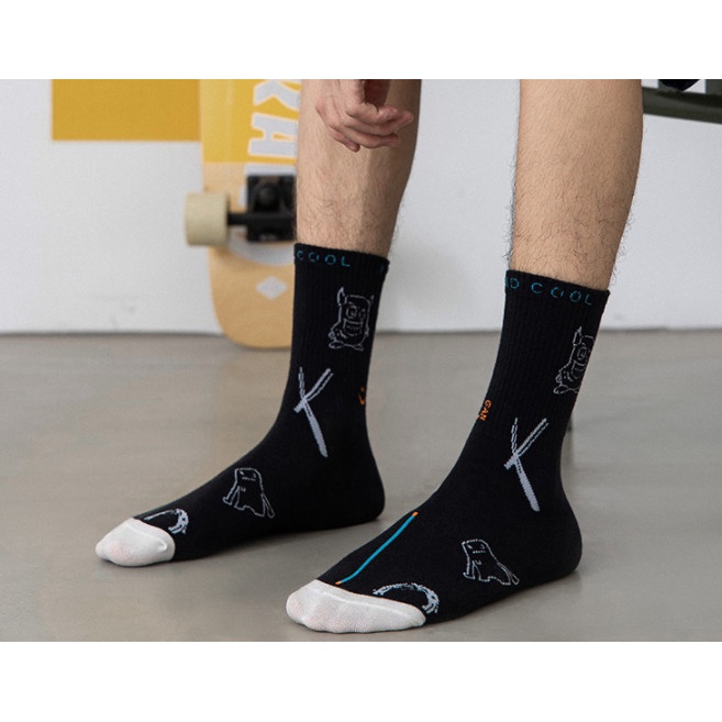 Vớ hoạ tiết cổ cao Nam Nữ phong cách thể thao, trẻ trung, năng động.