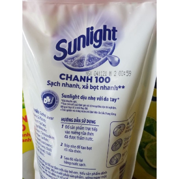 (Giá bao bì 21k) Nước rửa chén sunlight chanh túi vàng.