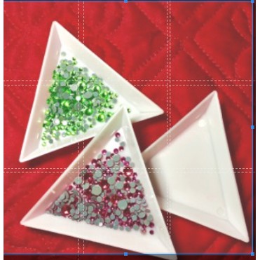 Khay nhựa đựng đá tam giác