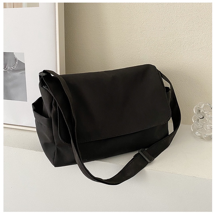 Túi đeo chéo kiểu trơn vải Oxford chống nước cá tính có hai màu đen và cam