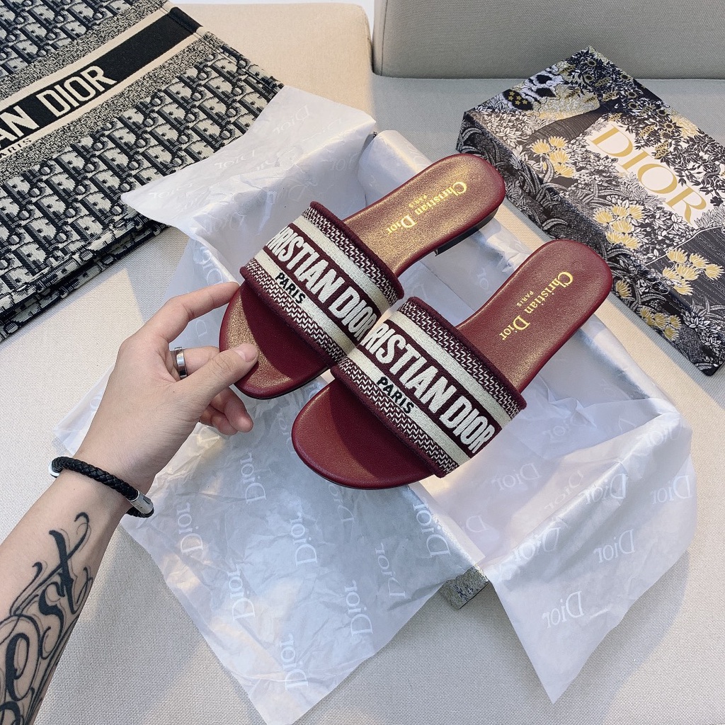 Xăng đan Đế Bằng Cổ Điển Không Có Hộp Cho Nữ