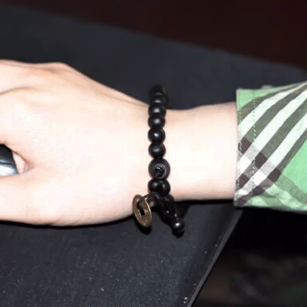 Chuỗi hạt gỗ đeo tay kiểu dáng đơn giản dành cho cả nam và nữ