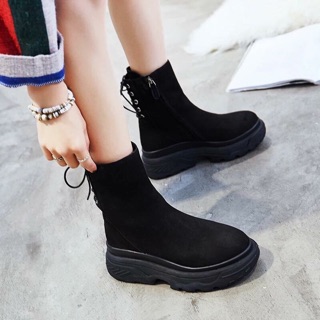 Giày boot cao cổ