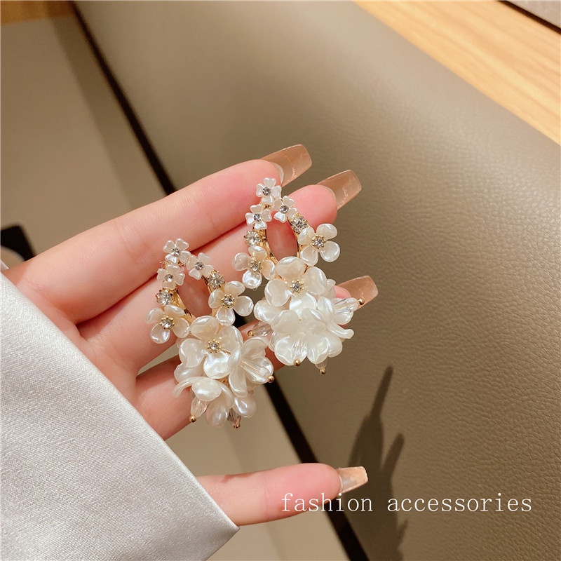 Hoa tai Bella hình giọt nước / hoa màu bạc thời trang Âu Mỹ thanh lịch