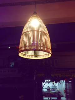 Đèn nơm tre đã bao gồm hệ thống điện