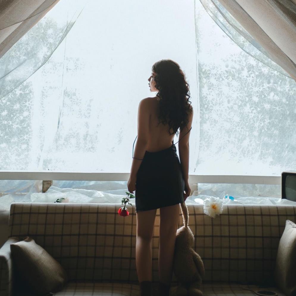 [HÀNG CAO CẤP] Váy ngủ phi lụa màu đen hai dây hở lưng gợi cảm Ly Ly Shop | BigBuy360 - bigbuy360.vn