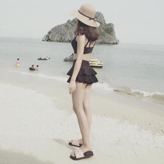 Bikini quần váy xinh kín đáo | BigBuy360 - bigbuy360.vn