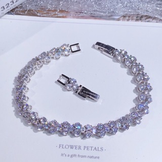 Vòng Tay Đính Đá Swarovski Mặt Hình Trái Tim Phong Cách Cổ Điển Thời Trang