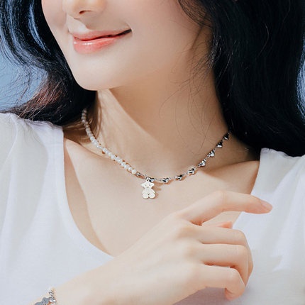 Dây chuyền thép titan phối mặt hình gấu đính ngọc trai phong cách Hàn Quốc thanh lịch