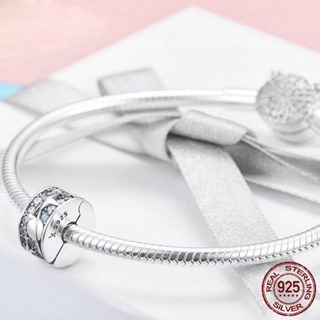 Charm chặn vũ trụ không gian