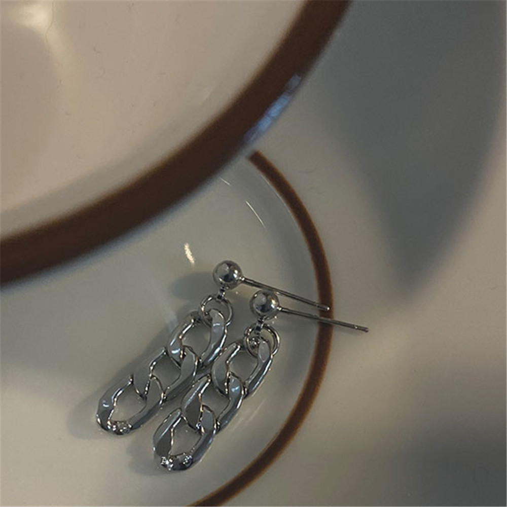 Khuyên tai thời trang dáng dài phong cách cá tính cho nữ