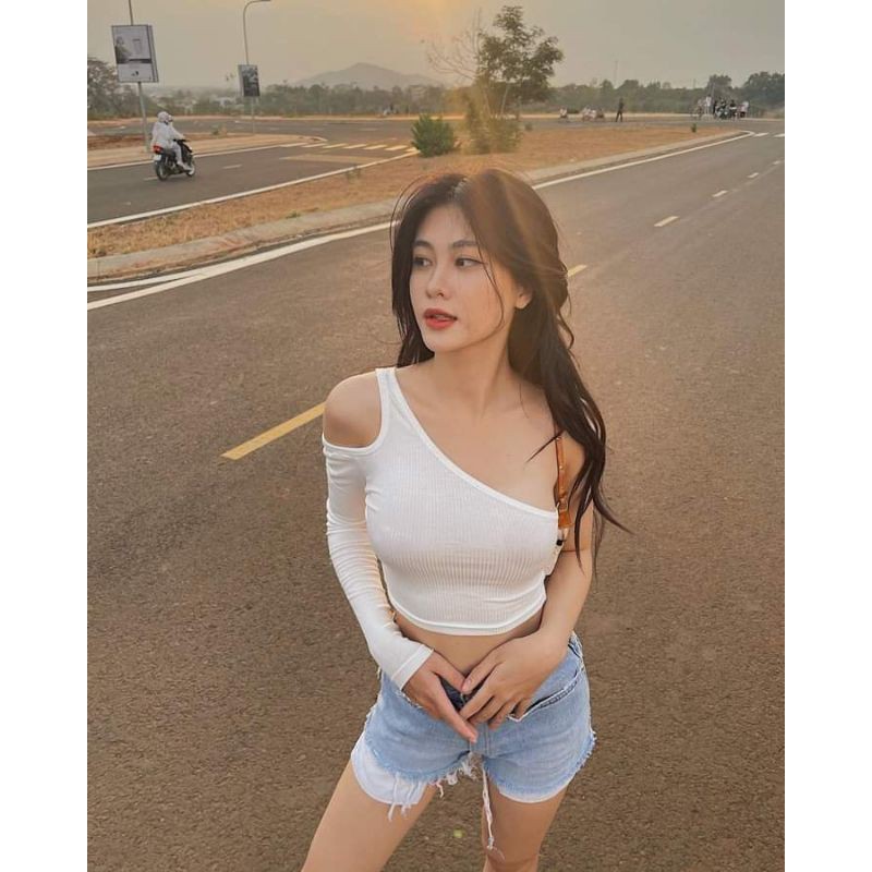 Áo croptop lệch vai chất borip VKVZB