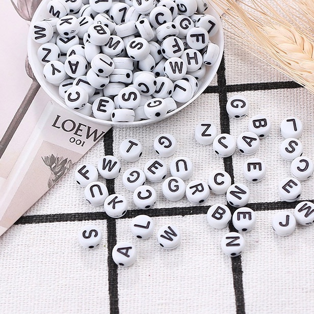 Set 150 hạt nhựa tròn in chữ cái tiếng Anh và số nhiều màu sắc dùng làm đồ trang sức thủ công cho bé