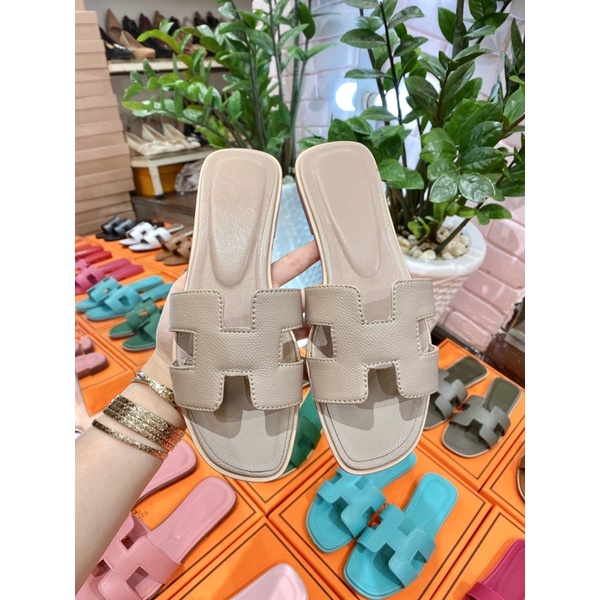 Dép quai ngang chữ H