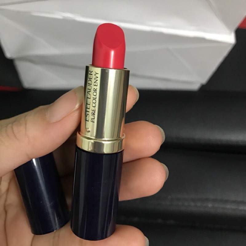 Son Estee Lauder dòng Pure Color Envy Sculpting Lipstick 320 - Defiant Coral , hồng san hô