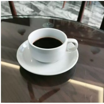 Tách cafe sứ  bao gồm  Đĩa Lót men trắng dáng quai có xuất xứ Bát Tràng, sang trọng