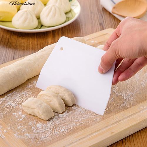 Dụng Cụ Cắt Bột Làm Bánh Bằng Nhựa Tiện Dụng
