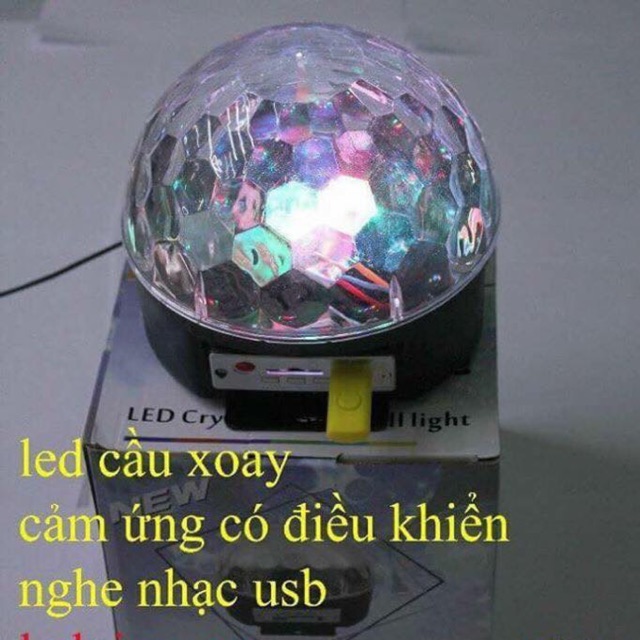 Đèn led nấm xoay pha lê 7 màu, có cổng cắm USB.
