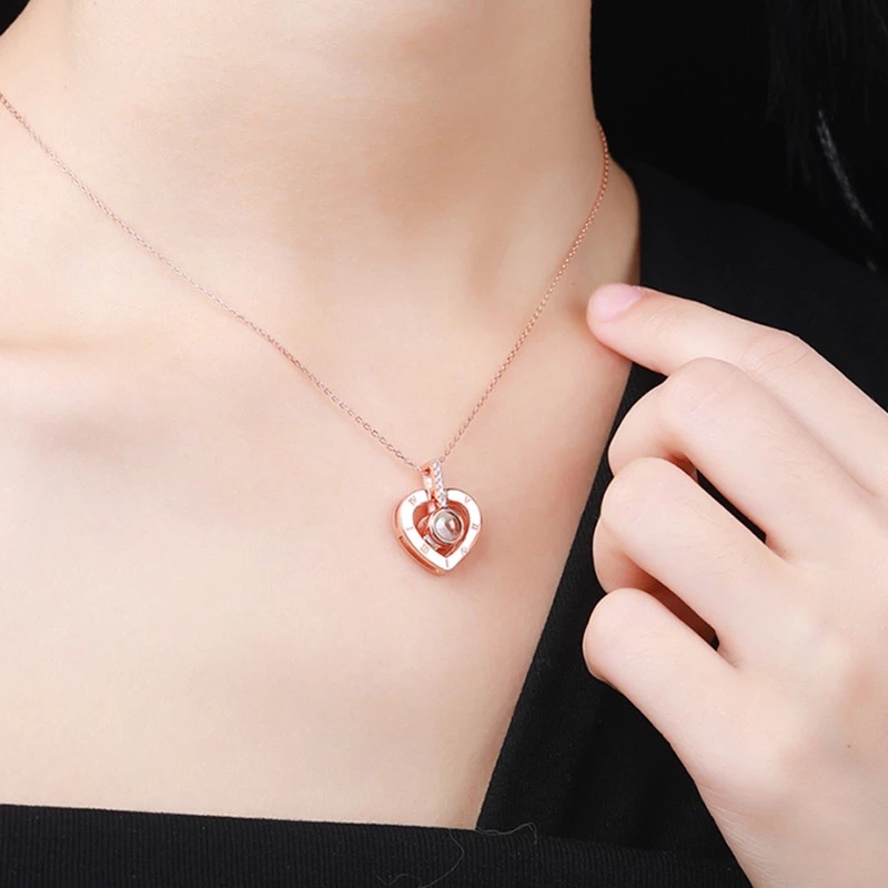 Vòng cổ phối mặt chiếu chữ &quot;I Love You&quot; 100 ngôn ngữ làm quà tặng lãng mạn