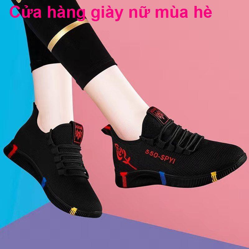 Giày lưới nữ bề mặt thoáng khí 2021 mùa xuân và hè nhẹ đế mềm mẹ thường phụ thể thao cũ vải Bắc Kinhmóc khoá  d | BigBuy360 - bigbuy360.vn