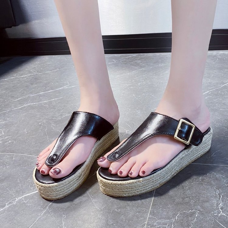 Fashionable Round Head Solid Color Medium Heel Clip Slipper