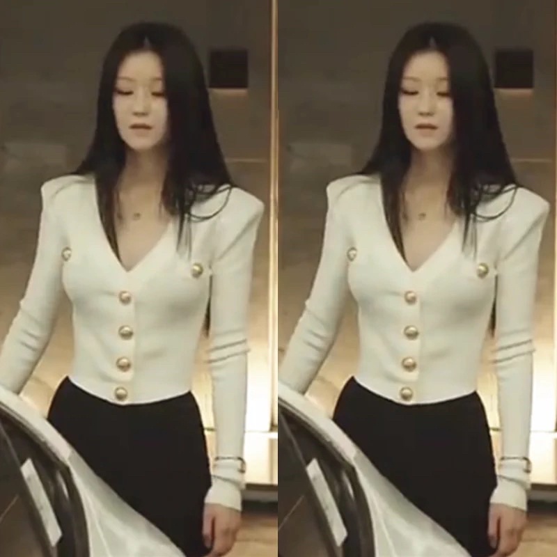 Áo cardigan giống Lee Ra El  trong phim Eve  và Cúc Tịnh Y