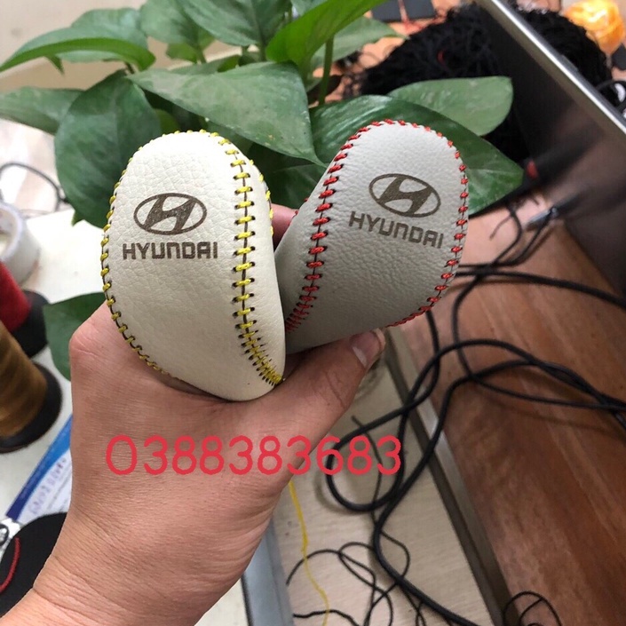 SALES LỚN -- Bọc cần số tucson, santafe 2012-2018 DA BÒ THẬT khâu thủ công, khắc logo theo hãng, rất nhiều màu sắc