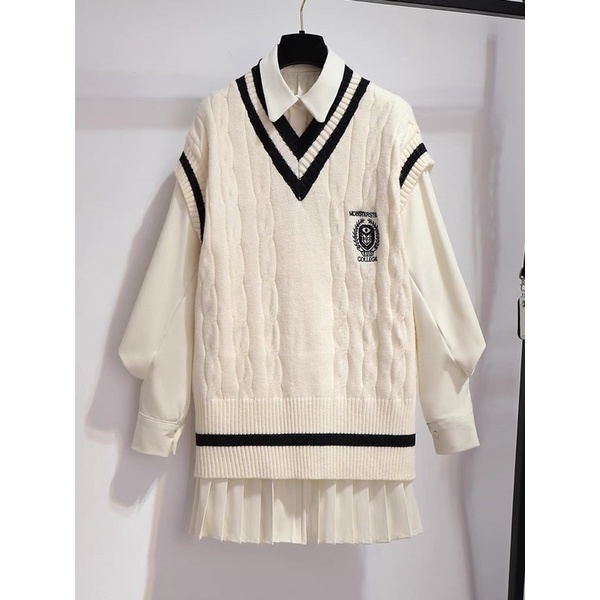 Đầm suông sơ mi trắng và áo len cộc tay