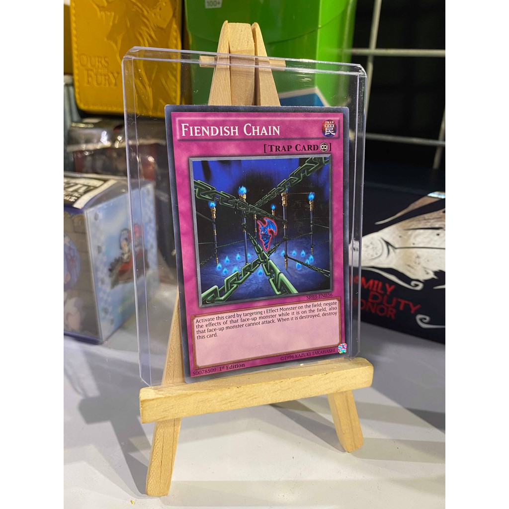 Lá bài thẻ bài Yugioh Fiendish Chain - Tặng bọc bài nhựa bảo quản