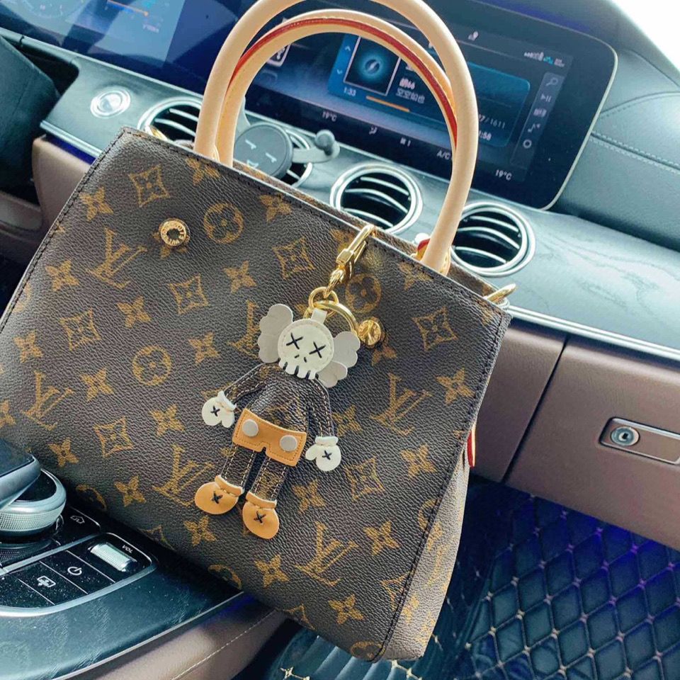Móc Khóa Hình Nhân Vật Kaws X Lv
