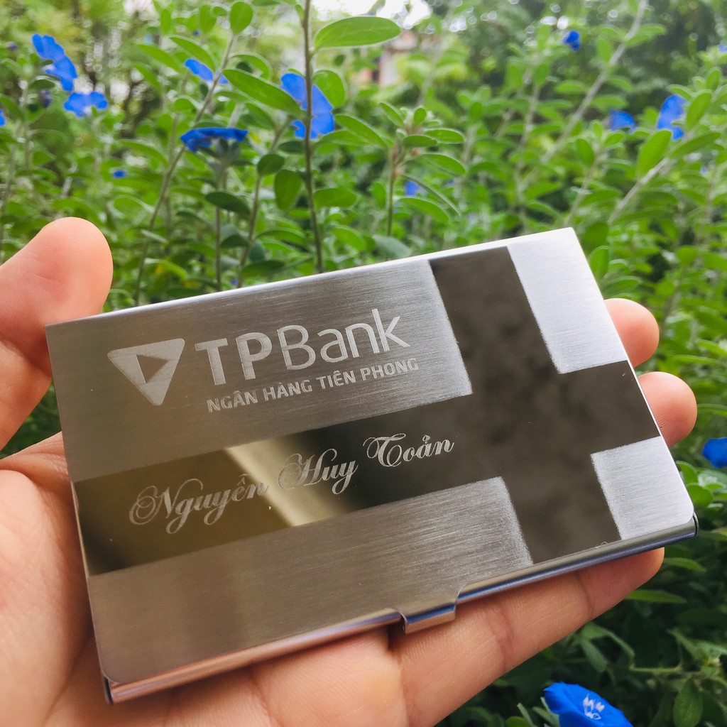 Hộp đựng name card bằng thép không rỉ khắc logo TP BANK siêu đẹp cực nét, lấy ngay ở Hà Nội