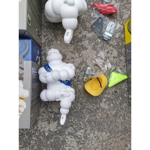 Tượng MICHELIN trang trí xe con, xe tải.