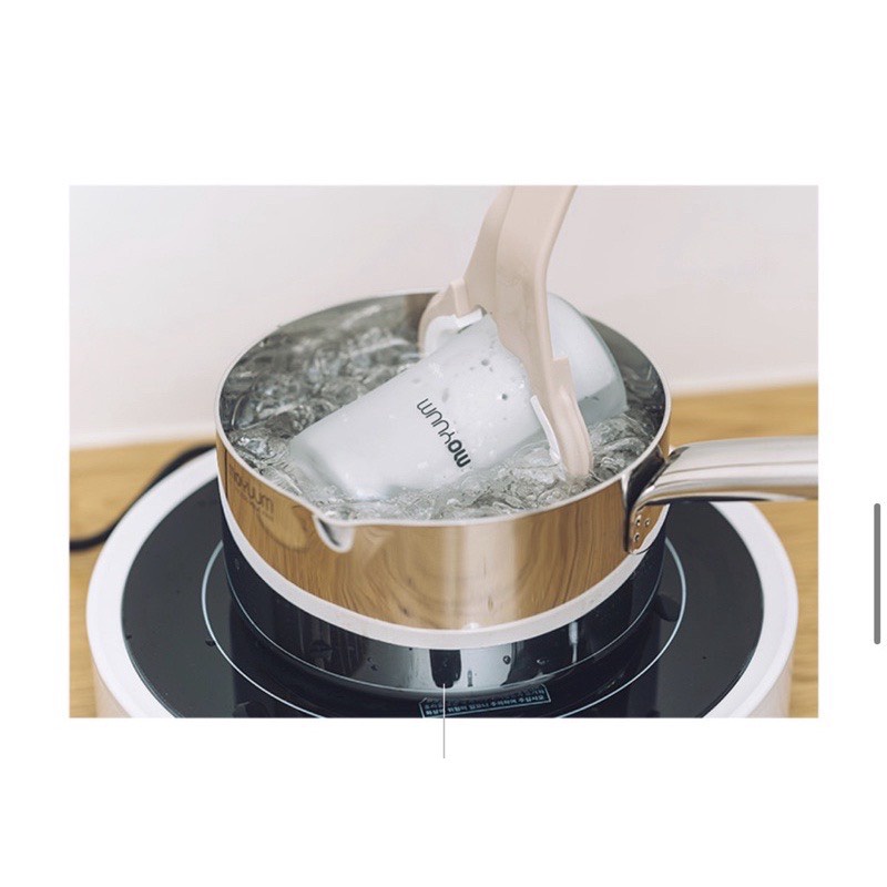 Bình sữa moyuum thuỷ tinh tráng Silicone siêu nhẹ Nội Địa Hàn cao cấp 150/240ml