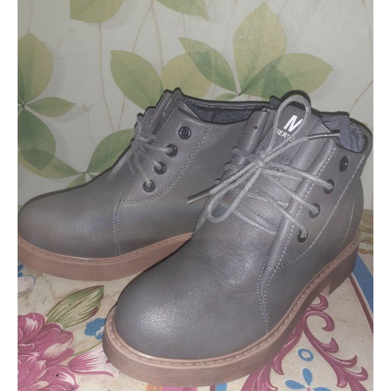 Thanh lý boots new 100%