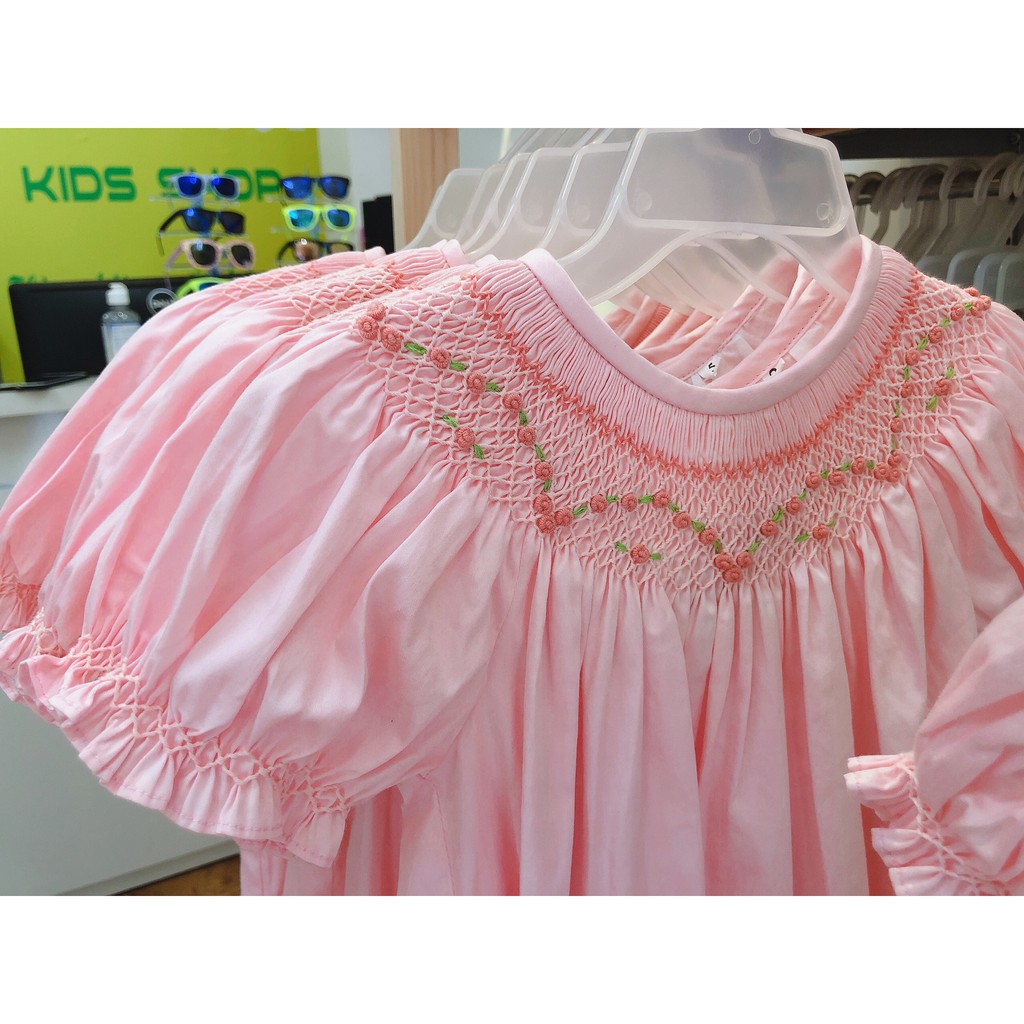 Váy smock hồng thêu hoa cổ tròn
