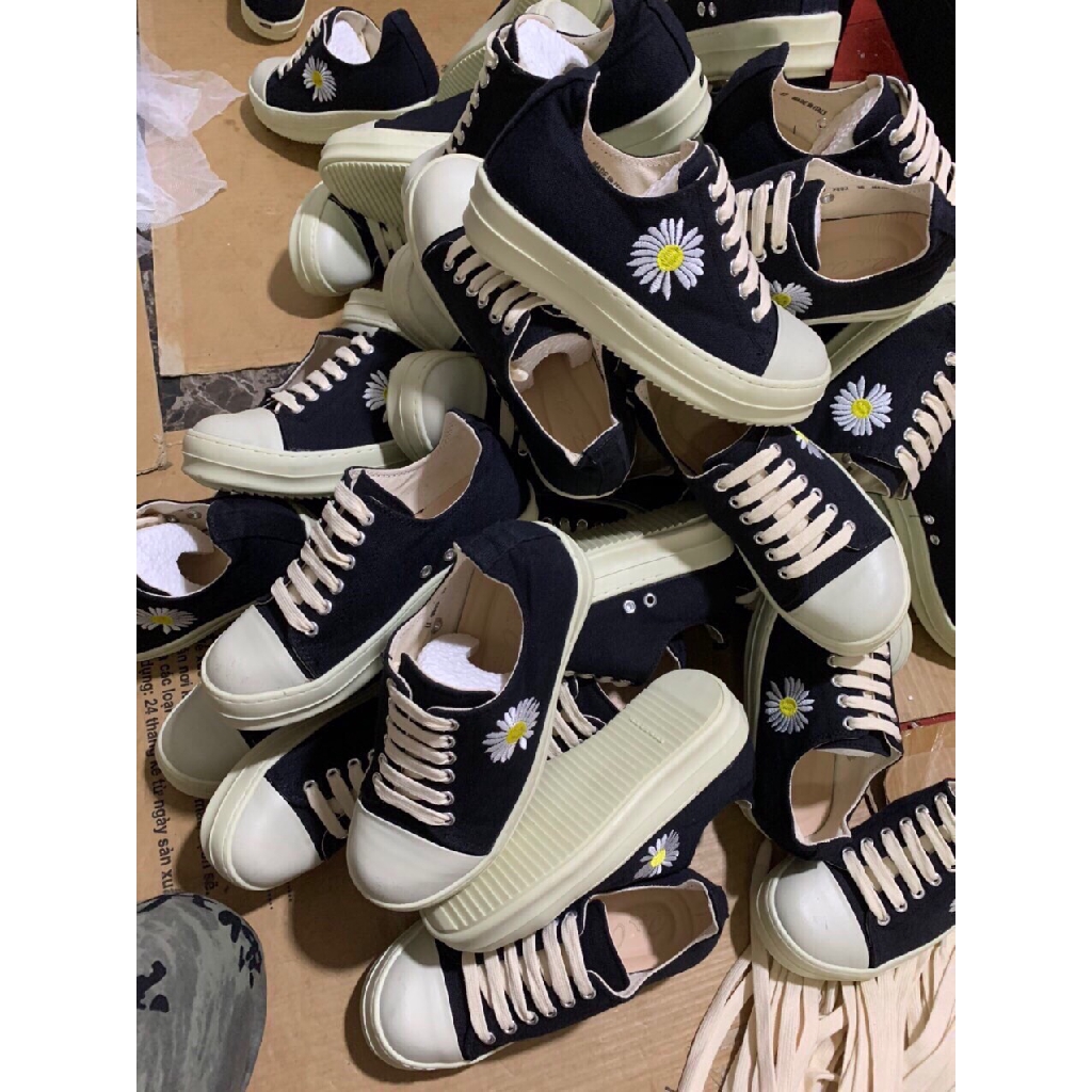 Giày Thể Thao Sneaker Cổ Thấp Thêu Hoa Cúc ROO và R1 Cao Cổ