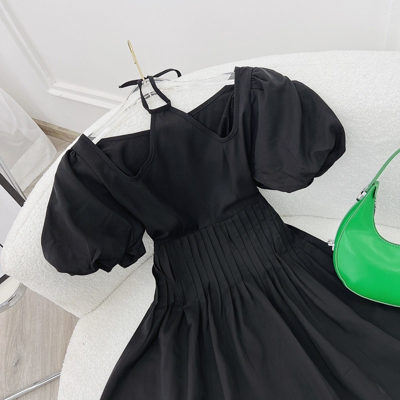 Đầm xoè cổ yếm tay bồng khoét vai MT