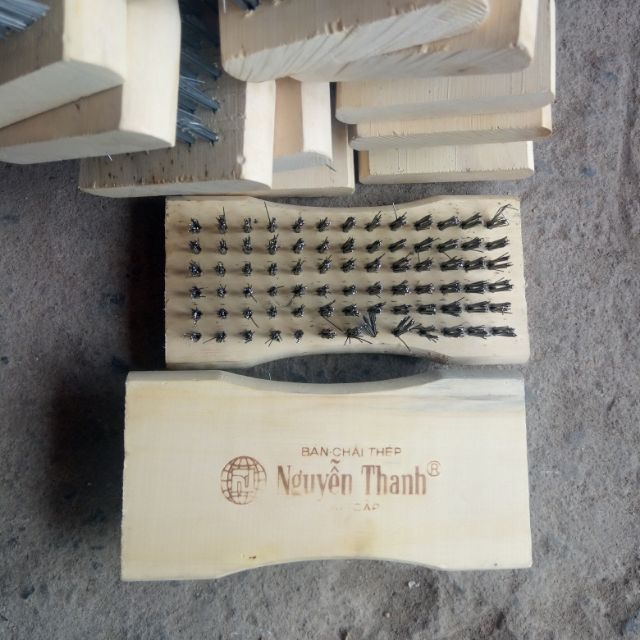 Bàn chải sắt