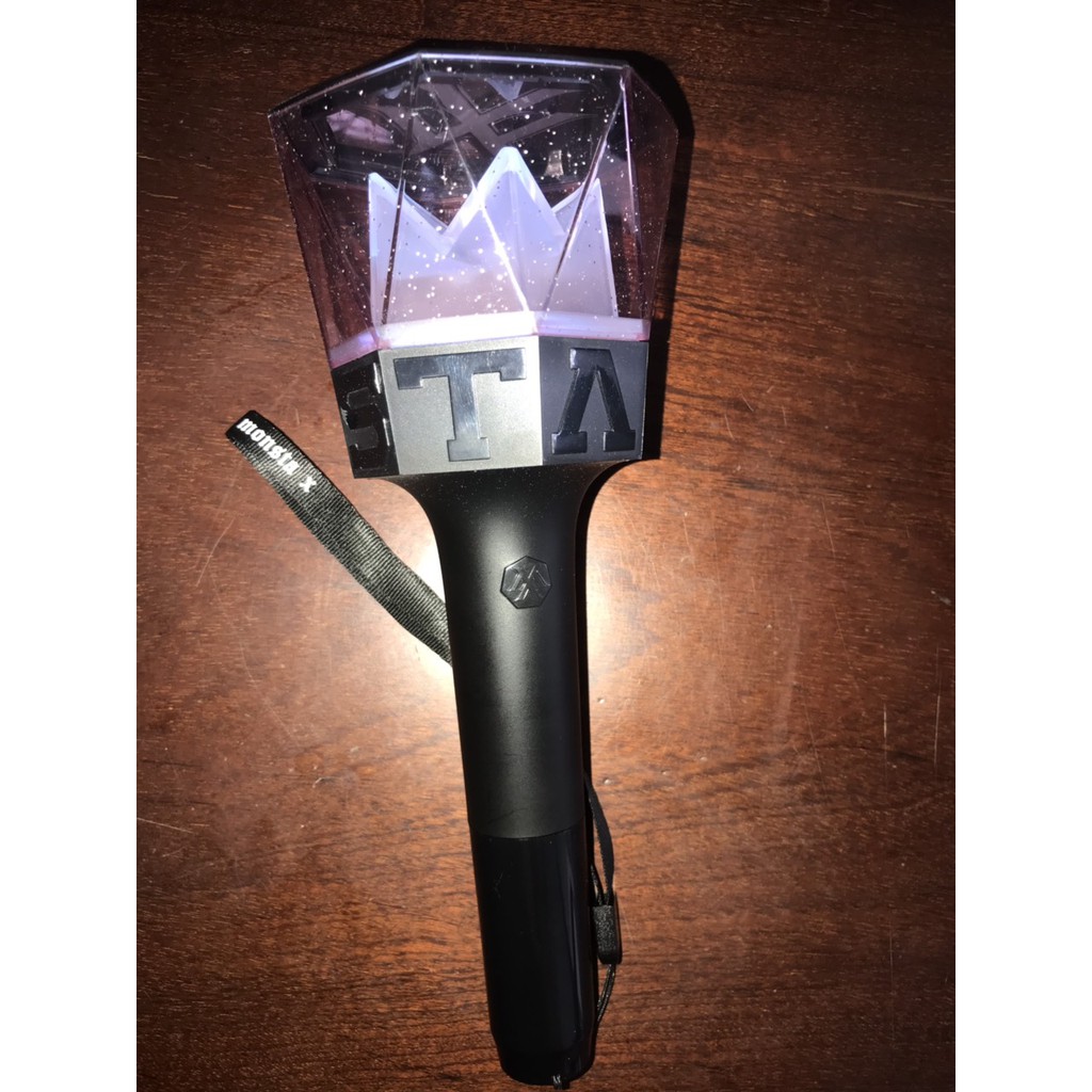 MONSTA X OFFICIAL LIGHT STICK 1