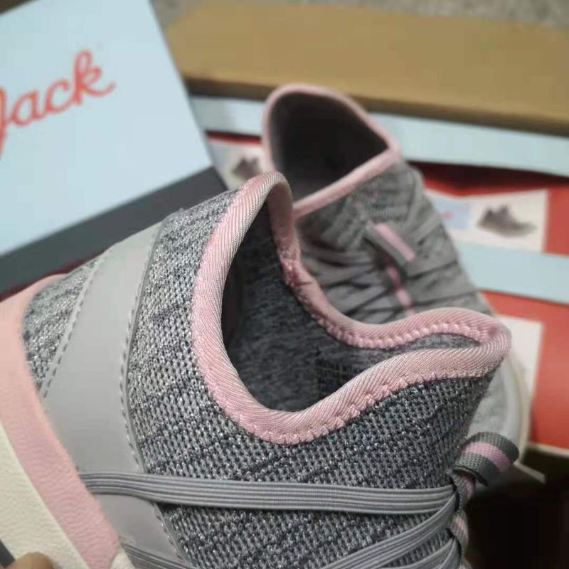 Giày xuất cho bé