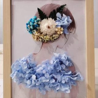 Tranh hoa khô cô gái tú cầu( có sẵn) - tranh decor trang trí